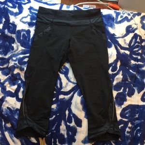 Black lululemon crops with pockets